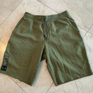 Under Armour Men's Green Athletic Shorts L
